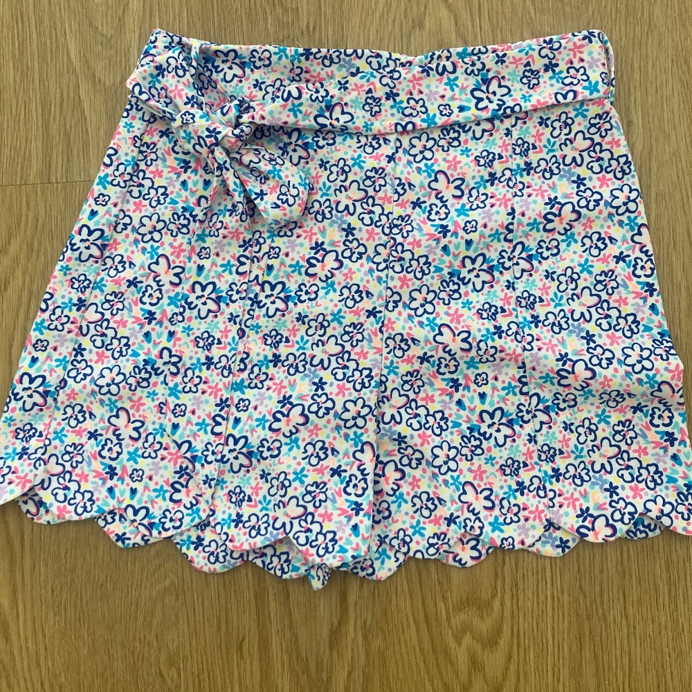 Lilly Pulitzer Multi Color Floral Shorts With Scalloped Hem